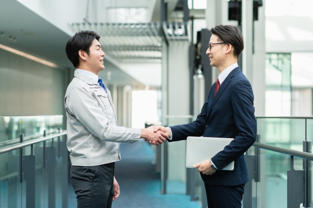 握手している人